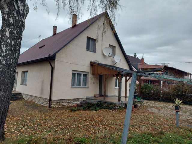 Eladó családi ház, Balatonbogláron 128.9 M Ft, 7 szobás