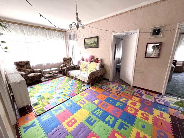 Eladó családi ház, Balatonszabadiban 79.9 M Ft, 5+2 szobás