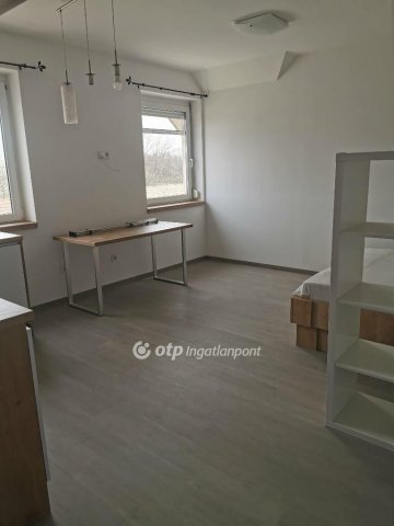 Kiadó téglalakás, albérlet, Győrött 160 E Ft / hó, 1 szobás