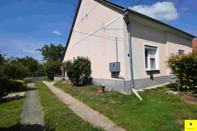 Eladó családi ház, Lócson 44.9 M Ft, 2 szobás