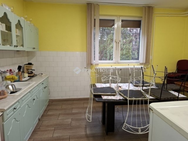 Eladó ipari ingatlan, Pécelen 299.5 M Ft / költözzbe.hu