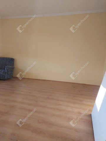 Eladó családi ház, Koroncón 50 M Ft, 2 szobás