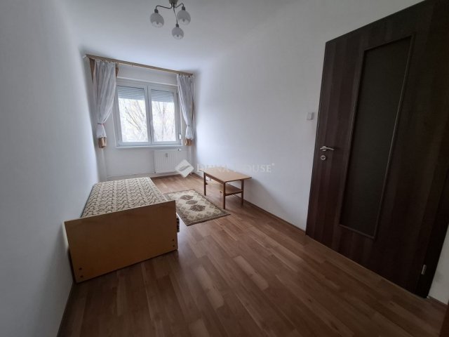 Eladó panellakás, Dunaújvárosban 31.9 M Ft, 2 szobás