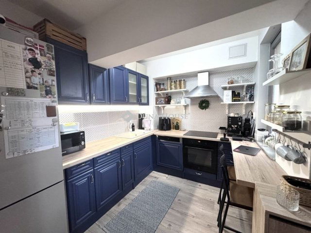 Eladó téglalakás, Pécsett 81.5 M Ft, 4 szobás