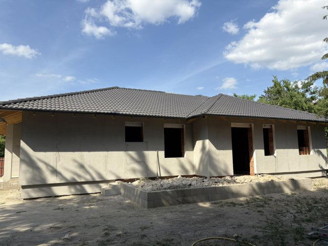 Eladó családi ház, Szigetszentmiklóson 129 M Ft, 5 szobás