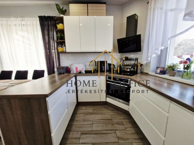 Eladó családi ház, Mikepércsen 103 M Ft, 4 szobás