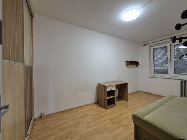 Eladó panellakás, Győrött 39.7 M Ft, 2 szobás
