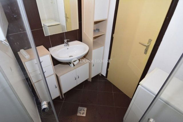 Eladó téglalakás, Budapesten, VI. kerületben 71.5 M Ft, 2 szobás