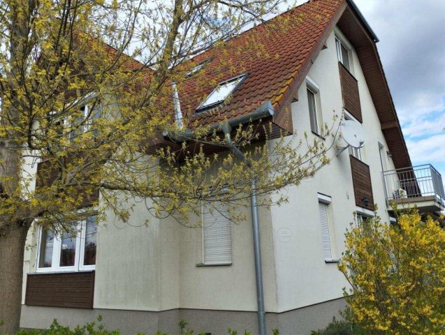 Eladó téglalakás, Győrött 93 M Ft, 5 szobás