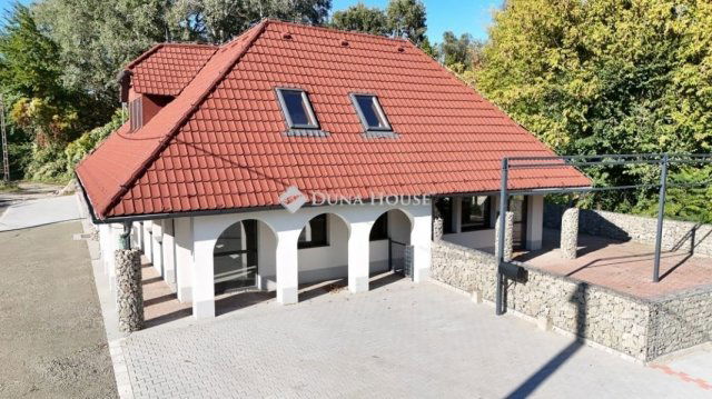 Eladó üzlethelyiség, Tahitótfalun 279 M Ft