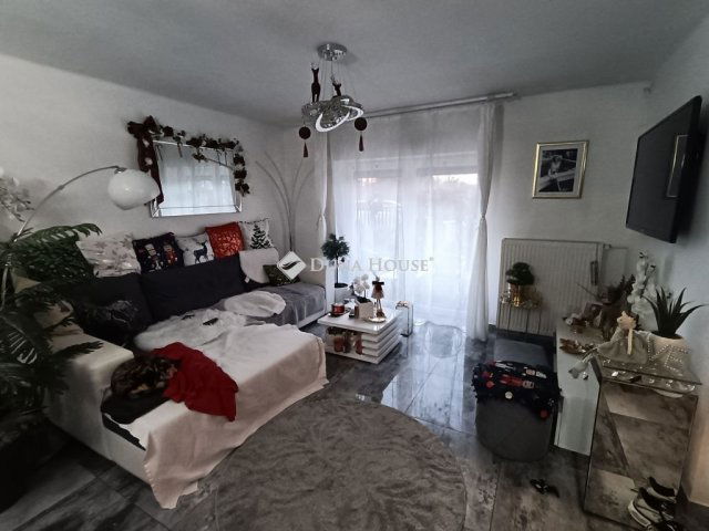 Eladó családi ház, Esztergomban 74.9 M Ft, 4 szobás