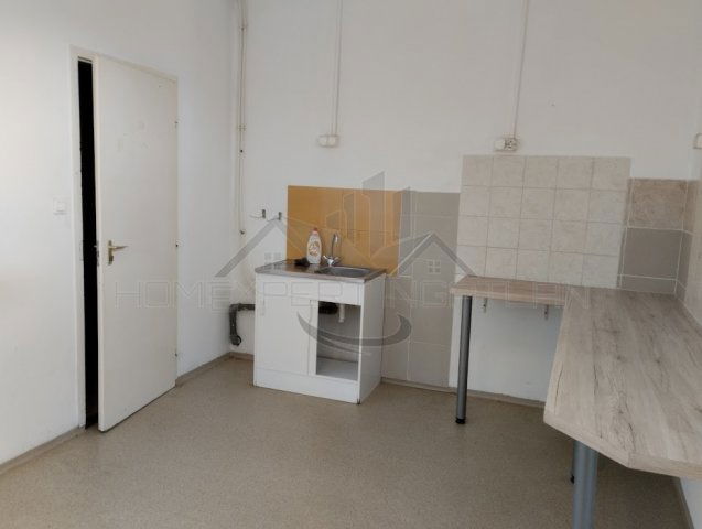 Kiadó üzlethelyiség, Győrött 250 E Ft / hó