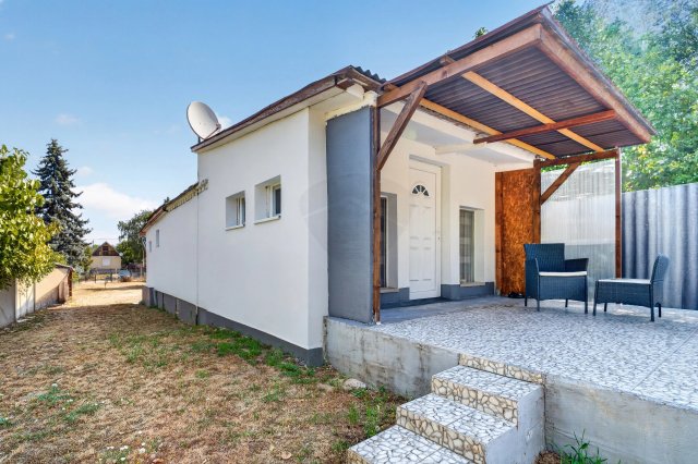 Eladó családi ház, Oroszlányban 23 M Ft, 1 szobás