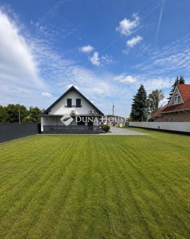 Eladó családi ház, Abonyban 125 M Ft, 4 szobás