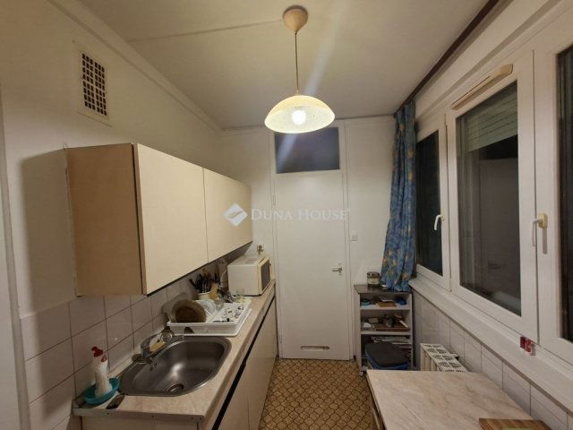 Eladó panellakás, Szegeden 64.9 M Ft, 3+1 szobás