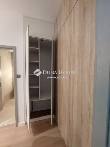 Eladó téglalakás, Siófokon 72.428 M Ft, 2 szobás