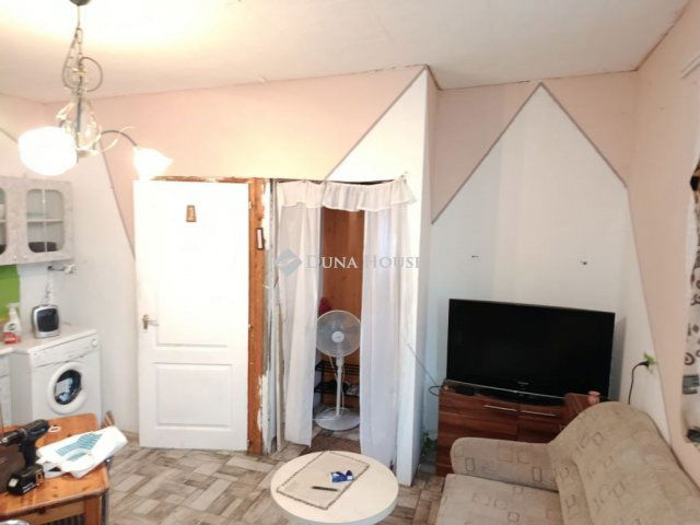 Eladó családi ház, Mikepércsen 9.8 M Ft, 3 szobás