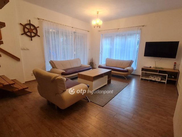 Eladó családi ház, Siófokon 399.9 M Ft, 7 szobás