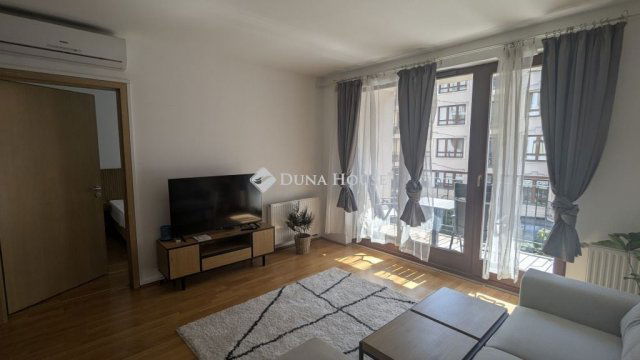 Eladó téglalakás, Budapesten, VII. kerületben, Holló utcában