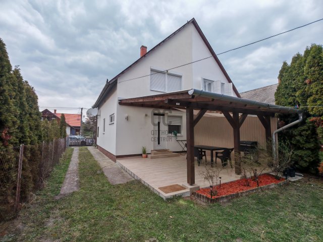 Eladó nyaraló, Balatonlelleén 69.9 M Ft, 5 szobás