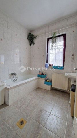 Eladó családi ház, Budapesten, XVIII. kerületben 210 M Ft