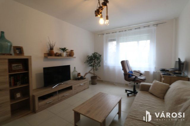 Eladó panellakás, Szegeden 62.9 M Ft, 3 szobás