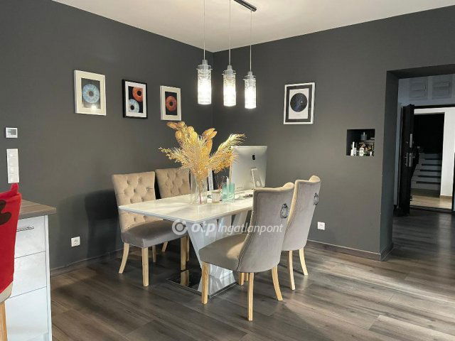 Eladó téglalakás, Fertőszentmiklóson 111.9 M Ft, 2+1 szobás