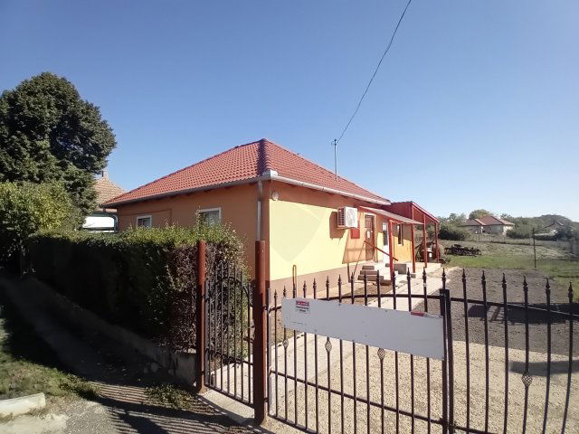 Eladó családi ház, Karácsondon 21 M Ft, 2 szobás
