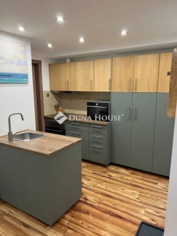 Eladó téglalakás, Budapesten, VI. kerületben 89.9 M Ft, 3 szobás