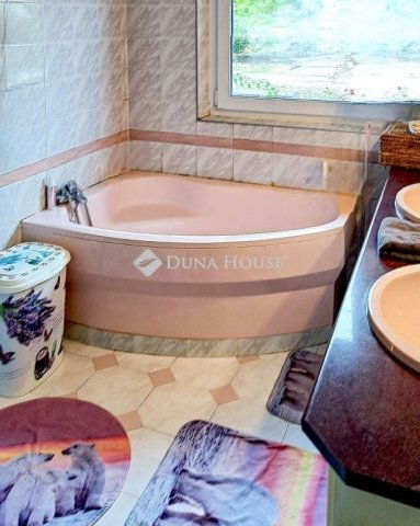 Eladó családi ház, Siófokon 149.9 M Ft, 10 szobás