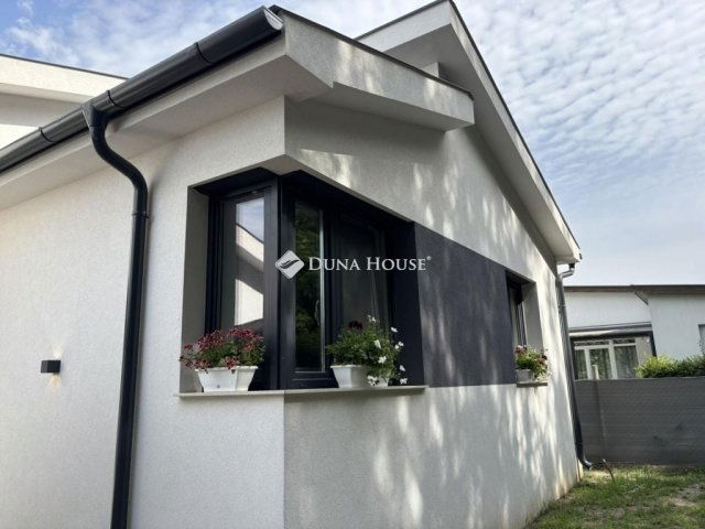 Eladó családi ház, Kecskeméten 124.99 M Ft, 4 szobás