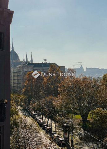 Eladó téglalakás, Budapesten, V. kerületben 75 M Ft, 1 szobás