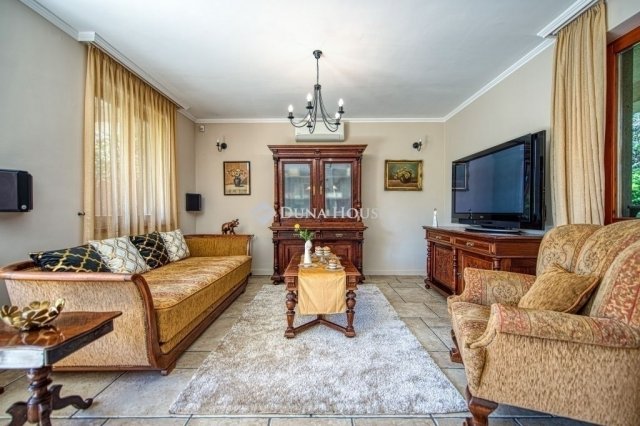 Eladó családi ház, Szentendrén 175 M Ft, 5 szobás
