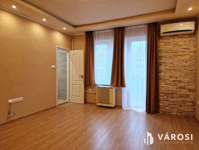 Eladó téglalakás, Békéscsabán 39.9 M Ft, 1 szobás