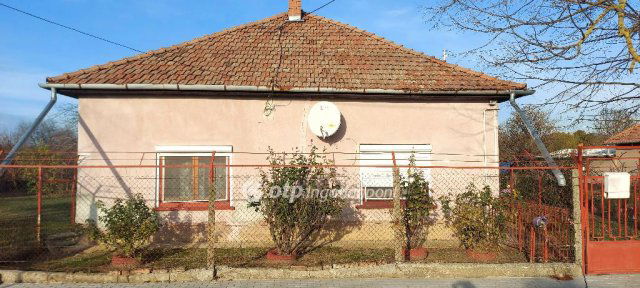 Eladó családi ház, Tiszakürtön 21.5 M Ft, 3 szobás