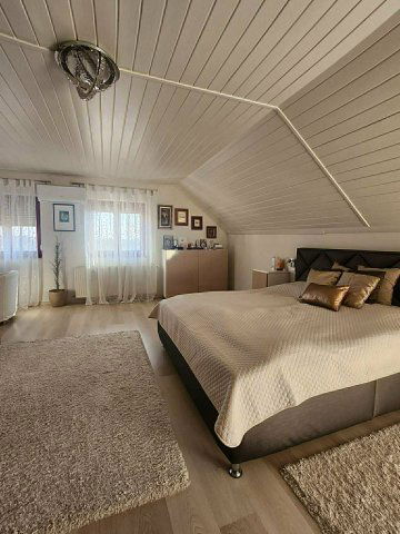 Eladó családi ház, Pécsett 199.9 M Ft, 6 szobás