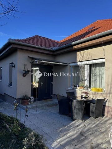 Eladó téglalakás, Veszprémben 99.9 M Ft, 3 szobás