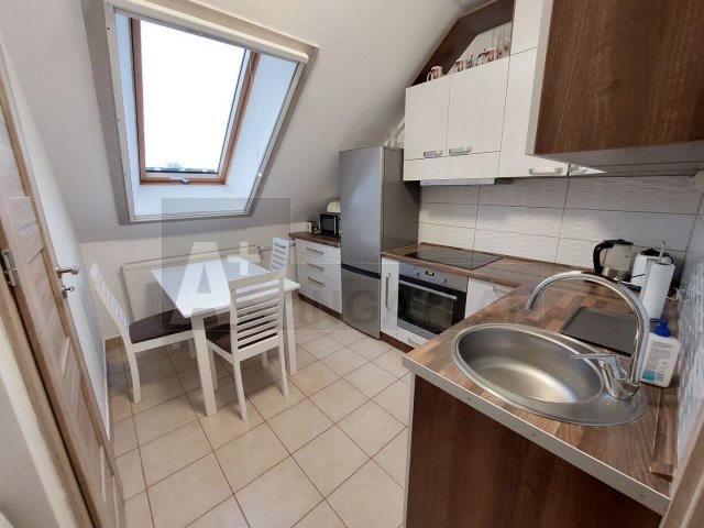 Kiadó téglalakás, albérlet, Szegeden 240 E Ft / hó, 3 szobás