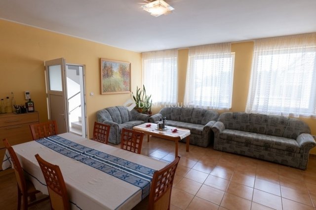 Eladó családi ház, Pécsett 169.9 M Ft, 5+2 szobás