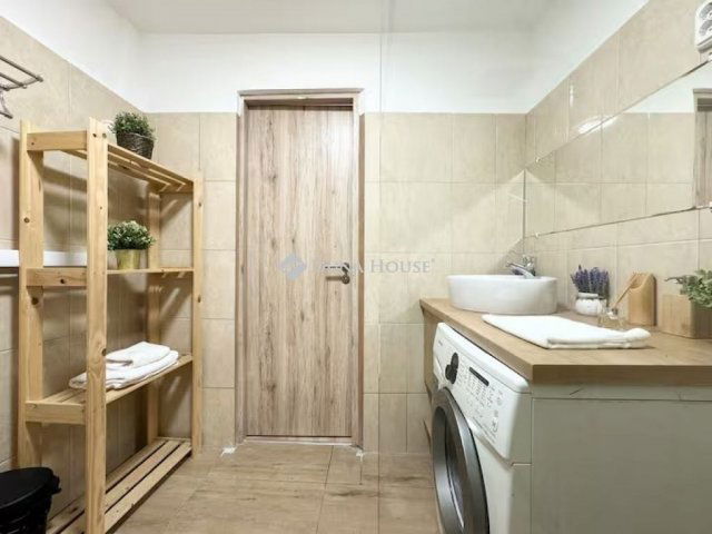 Eladó téglalakás, Budapesten, VI. kerületben 102.9 M Ft