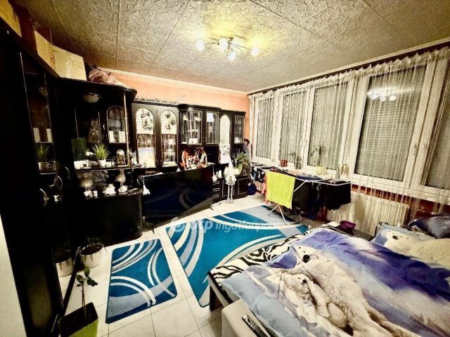 Eladó panellakás, Salgótarjánban 21.9 M Ft, 3 szobás