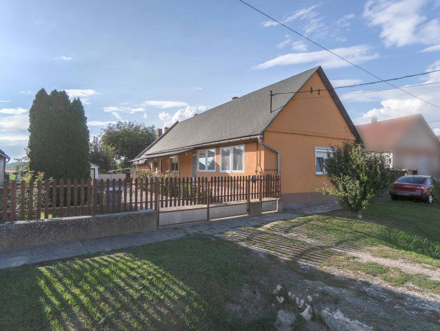 Eladó családi ház, Faddon 39.9 M Ft, 3 szobás