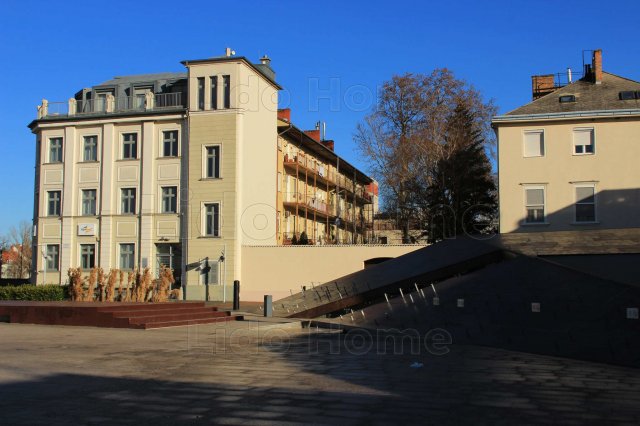 Eladó téglalakás, Győrött 75 M Ft, 3 szobás