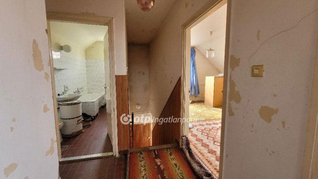 Eladó családi ház, Jászberényben 42.5 M Ft, 4 szobás