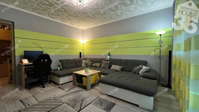 Eladó panellakás, Nagykőrösön 33 M Ft, 3 szobás