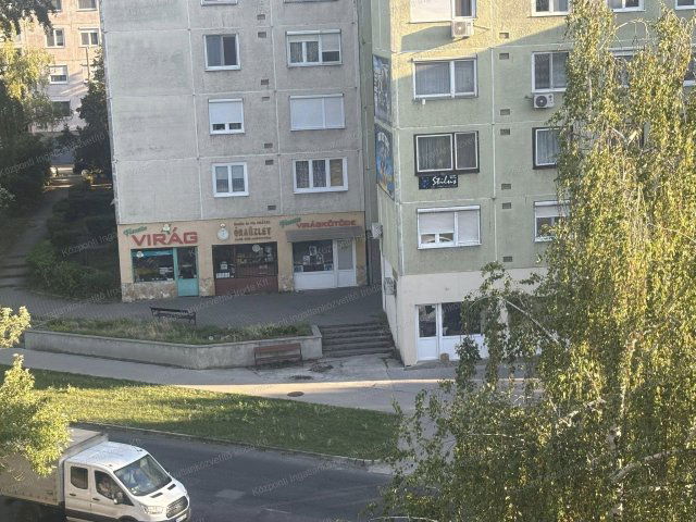 Eladó panellakás, Tatabányán 36.99 M Ft, 2 szobás