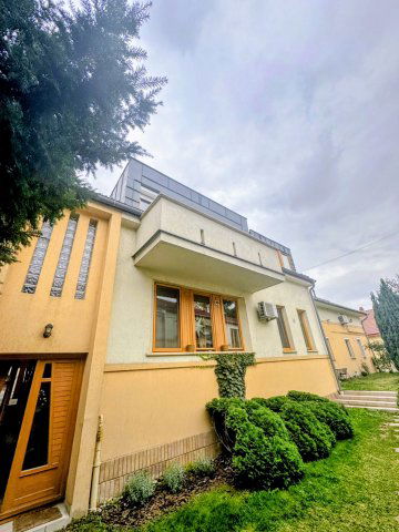 Eladó téglalakás, Kecskeméten 255 M Ft, 7 szobás