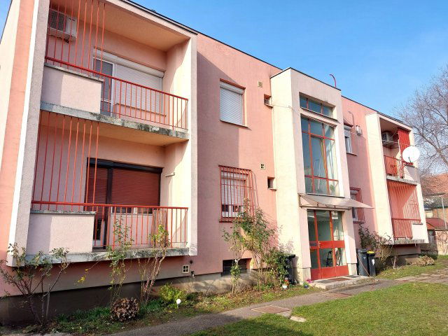 Eladó téglalakás, Szolnokon 69 M Ft, 3 szobás