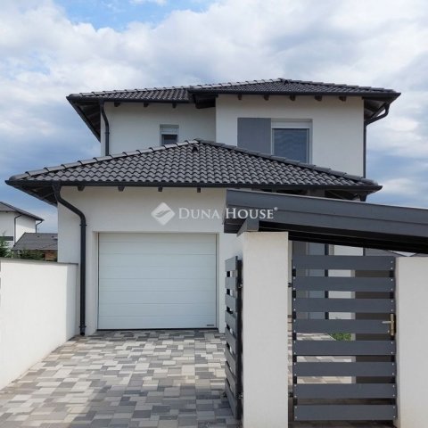 Eladó sorház, Budapesten, XVIII. kerületben 139.9 M Ft, 4 szobás