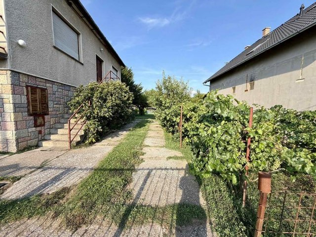 Eladó családi ház, Vácrátóton 94.5 M Ft, 5 szobás